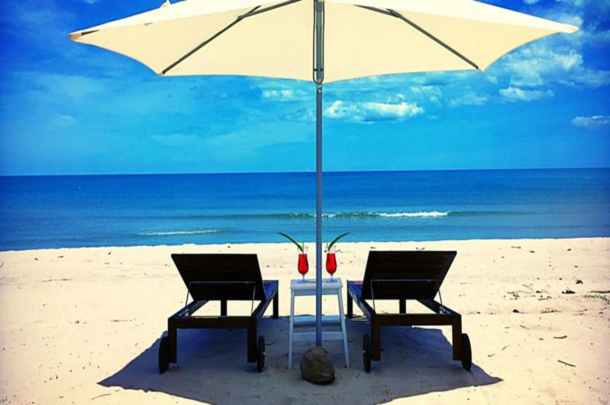 Hotel Le Petit Saint Tropez Khanom Zewnętrze zdjęcie